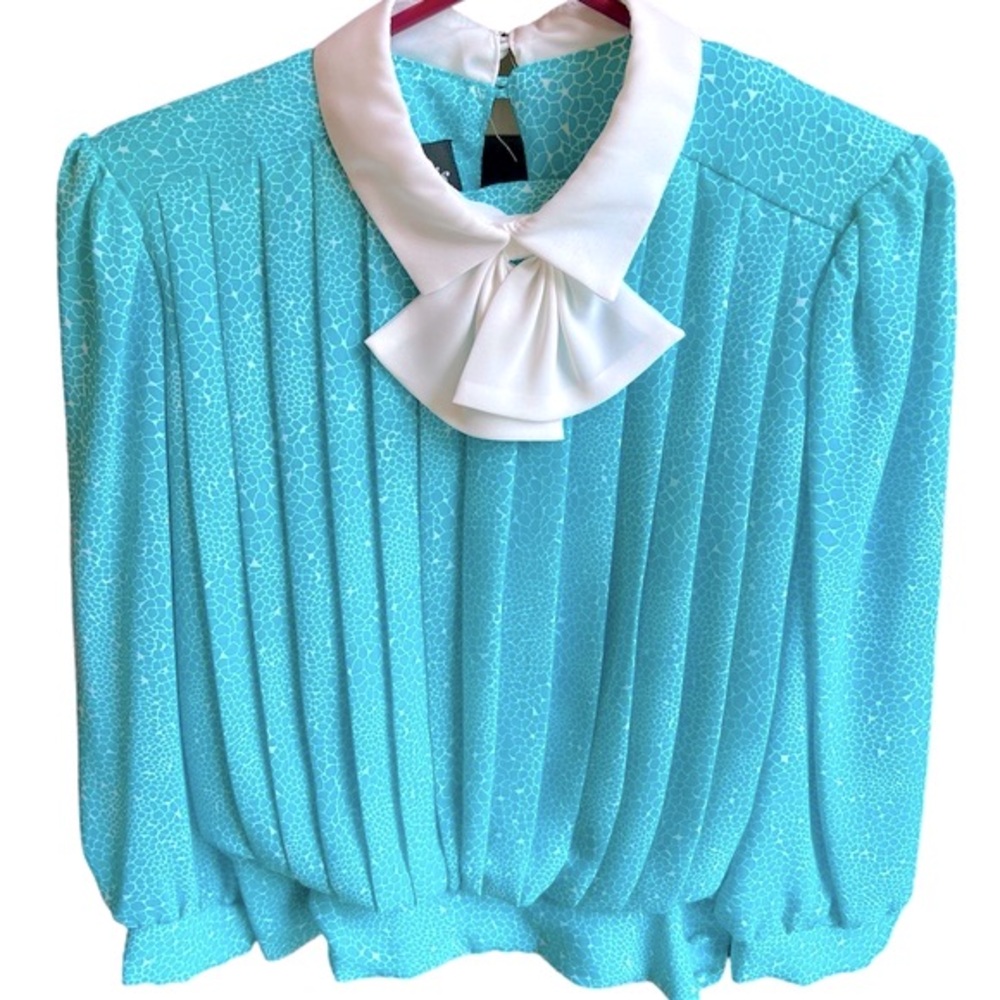 Vintage Long Sleeve Teal and White Print on a Pleated Top by Alexis. Size= M.